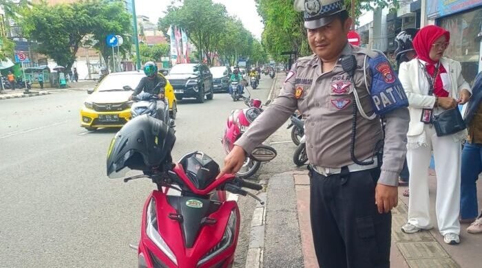 Jajaran Satlantas Polresta Balikpapan menunjukkan komitmen tegas dalam menegakkan aturan berlalu lintas (Lalin). Foto: HO/Humas Polresta Balikpapan
