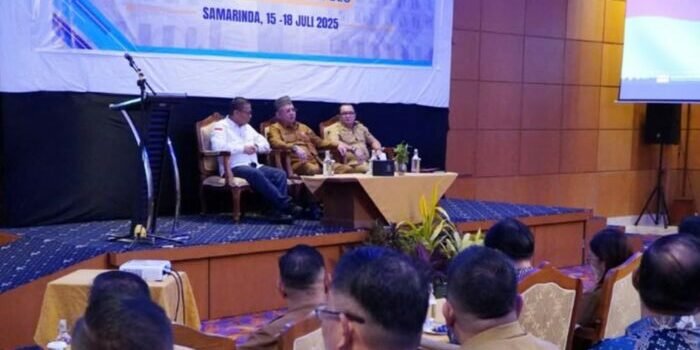 Sekda Mahulu, Stephanus Madang yang mewakili Bupati Bonifasius membuka Konsinyering Evaluasi Rencana Pembangunan Jangka Menengah Daerah (RPJMD) Perubahan Tahun 2021–2026. Foto: HO/Prokopim Mahulu
