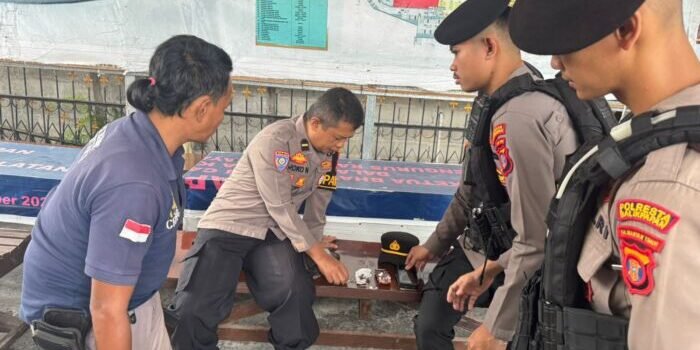 Polresta Balikpapan mengamankan seorang pemuda pengguna tembakau sintetis (sinte) dalam kegiatan patroli rutin dalam upaya menjaga ketertiban dan keamanan wilayah, pada Sabtu pagi (19/7/2025). Foto: HO/Humas Polresta Balikpapan