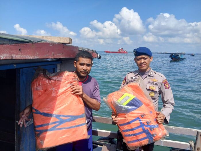 Polairud Polresta Balikpapan Gencarkan Sosialisasi Keselamatan Laut di Dermaga Kampung Baru