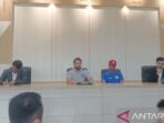 Asisten Pelatih Arema FC, Andre Caldas, menyampaikan pernyataan dalam konferensi pers menjelang gelaran Piala Presiden di Stadion Si Jalak Harupat, Bandung (5/7/25). Foto: ANTARA/Rubby Jovan