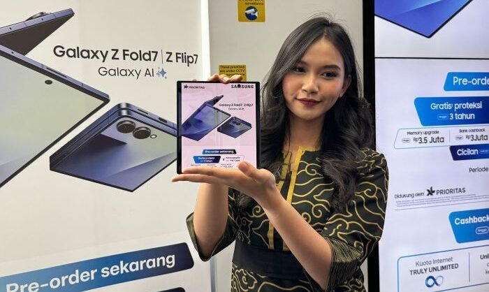 Salah seorang customer service XLSMART pada Launching Bersama Exclusive Bundling Samsung Galaxy Z Series dan myPRIO DEAL XL PRIORITAS yang digelar di XL Center, XLSMART Tower, Jakarta, Jumat (11/7/2025). Foto: HO/XLSMART