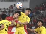 Timnas U-23 Indonesia melawan timnas U-23 Malaysia di pertandingan grup A ASEAN U-23 Championship untuk memperebutkan babak semifinal di SUGBK (21/7/2025). Foto: ANTARA/Muhammad Adimaja