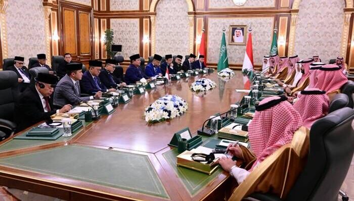 Presiden Republik Indonesia Prabowo Subianto dan Putra Mahkota sekaligus Perdana Menteri Kerajaan Arab Saudi, Pangeran Mohammed bin Salman bin Abdulaziz Al Saud (MBS) di Istana Al-Salam, Jeddah, pada Rabu (02/07/2025). Foto: setneg.go.id