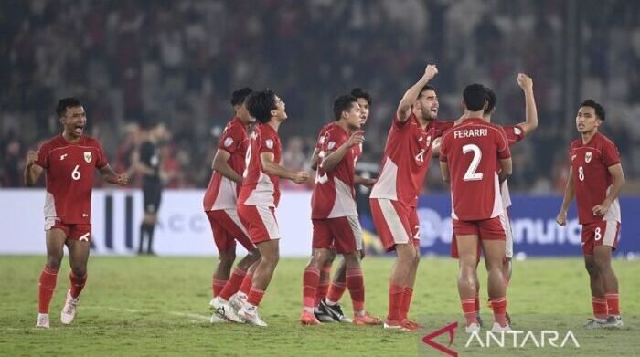 Momen bahagia saat timnas U-23 Indonesia berhasil mengalahkan Thailand di semifinal ASEAN U-23 Championship 2025 di SUGBK (25/7/2025). Foto: ANTARA/Muhammad Adimaja/mrh/tom/am