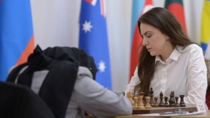 Shafira Devi Herfesa, pecatur Indonesia saat melawan Nurgyul Salimova. Kalah dalam babak pertama di Piala Dunia Catur Wanita 2025. Foto: ANTARA/HO-Percasi