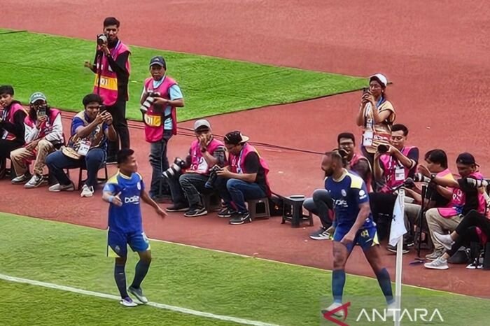 Arema FC Tundukkan Bhayangkara Presisi 2-1 Lewat Laga Sengit