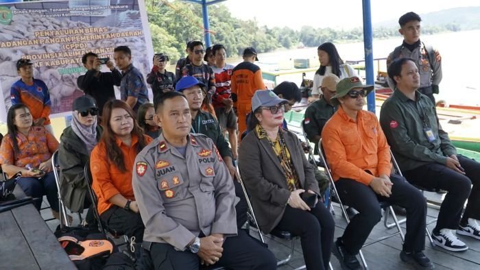 Bupati Mahulu yang pada kesempatan ini diwakili Plt. Asisten Bidang Perekonomian dan Pembangunan, Wenefrida Kayang melepas rombongan kegiatan Tour the Food ke Kecamatan Long Pahangai dan Long Apari pada 7–8 Agustus 2025. Foto: HO/Prokopim Mahulu.