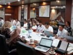 Bupati Paser, Fahmi Fadli ikut hadir dalam audiensi dengan BBPJN Kaltim di Balikpapan untuk membahas persoalan infrastruktur, perbaikan serta perluasan jalan, pada Selasa (5/8/2025). Foto: BorneoFlash/IST