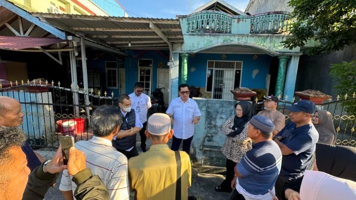 Direktur Utama PTMB, Yudhi Saharuddin saat melakukan peninjauan. Foto: BorneoFlash/IST