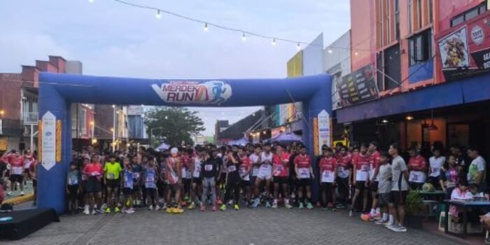 Event Merdeka Run di Pasar Segar Balikpapan diikuti lebih dari 700 peserta, menempuh jarak 5 KM, pada Minggu Pagi (10/8/2025). Foto: BorneoFlash/Ardian