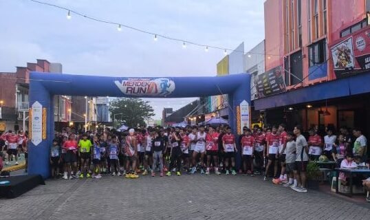Event Merdeka Run di Pasar Segar Balikpapan diikuti lebih dari 700 peserta, menempuh jarak 5 KM, pada Minggu Pagi (10/8/2025). Foto: BorneoFlash/Ardian