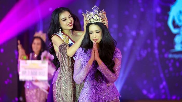Finalis asal Kalimantan Timur, Nabila Putri Giswatama, berhasil meraih mahkota Putri Pariwisata Indonesia 2025 dalam ajang Grand Final yang digelar oleh Yayasan El John Indonesia pada Senin malam (25/5/2025) di Multifunction Hall, Kantor Kemenko 3, Kawasan Inti Pusat Pemerintahan (KIPP) Ibu Kota Nusantara (IKN). Foto: HO/Humas Otorita IKN