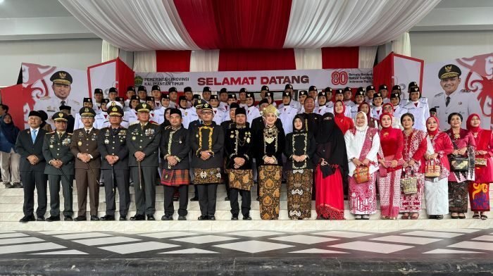 Foto Bersama Usai Upacara HUT ke-80 Republik Indonesia di GOR Kadrie Oening, Sempaja, pada Minggu (17/8/2025). Foto: BorneoFlash/Nur Ainunnisa