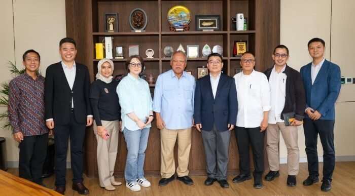 Foto bersama antara Kepala Otorita IKN (Basuki Hadimuljono) dan PT Intiland Development Tbk. Foto: HO/Humas Otorita IKN