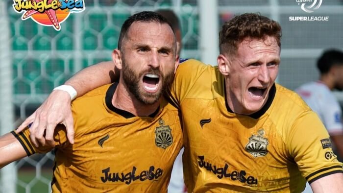 Ilija Spasojević, pemain Bhayangkara FC setelah cetak gol ke gawang Persis Solo. Foto: Instagram/@bhayangkarafc