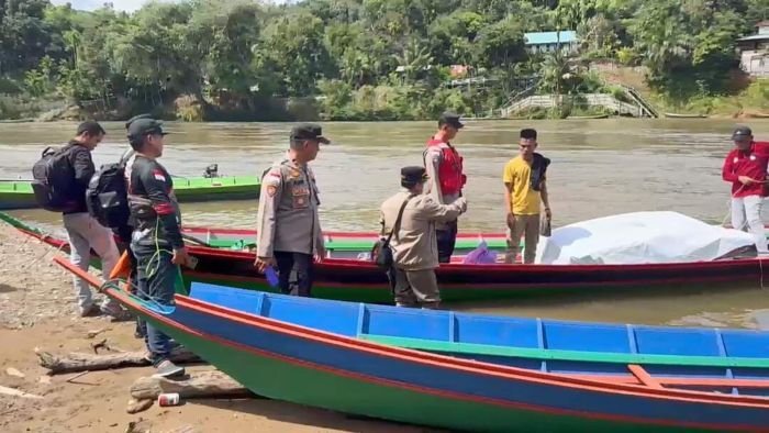 Ilustrasi - Dari Long Iram, bantuan akan dibawa ke Dermaga Long Melaham, lokasi Kantor Dishub Mahulu. Dari sana, distribusi ke wilayah terdampak dilanjutkan melalui konvoi darat menggunakan mobil yang dikoordinasikan oleh BPBD Mahakam Ulu. Foto: BorneoFlash/IST