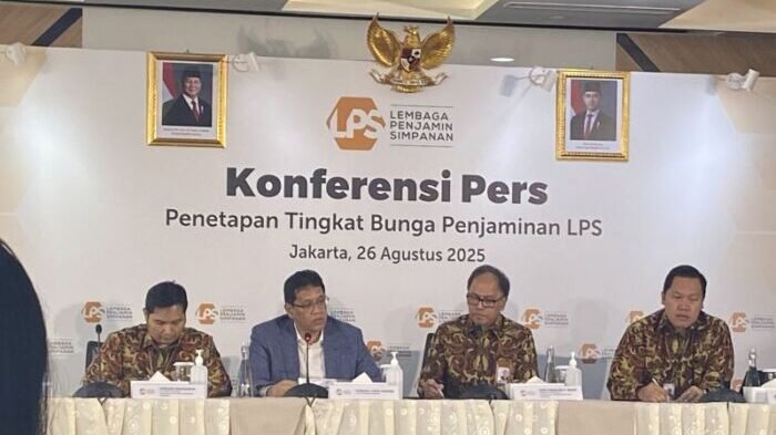 Pada sebuah konferensi pers di Jakarta, Purbaya Yudhi Sadewa, yang menjabat sebagai Ketua Dewan Komisioner LPS, sedang memberikan pernyataan (26/8/2025). Foto: ANTARA/Rizka Khaerunnisa