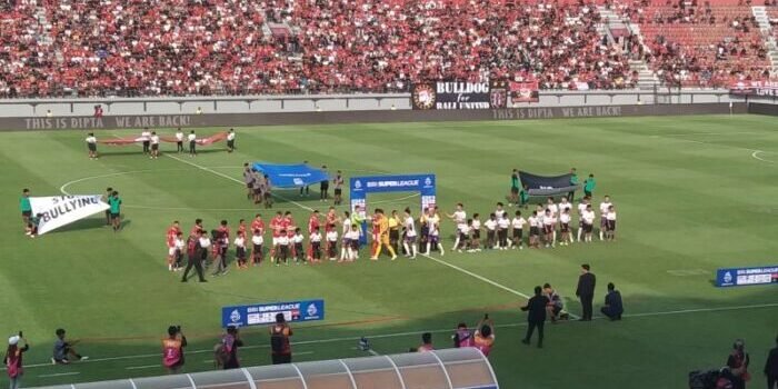 Bali United bermain melawan Persik Kediri dengan hasil 1-1 di Stadion Kapten I Wayan Dipta, Bali. Foto: ANTARA/Dewa Ketut Sudiarta Wiguna