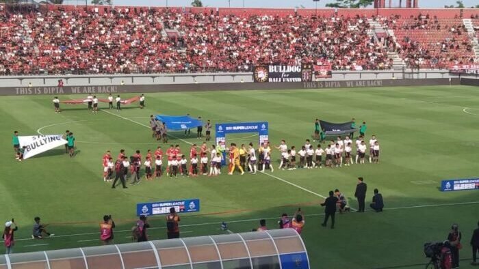 Bali United bermain melawan Persik Kediri dengan hasil 1-1 di Stadion Kapten I Wayan Dipta, Bali. Foto: ANTARA/Dewa Ketut Sudiarta Wiguna