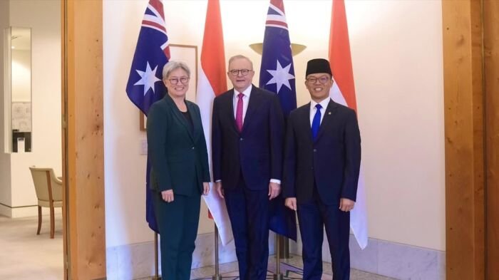 Menteri Luar Negeri (Menlu) RI Sugiono Bersama dengan Perdana Menteri Australia Anthony Albanese saat menghadiri pertemuan Indonesia-Australia pasca The Annual Leaders’ Meeting pada Mei lalu terkait hubungan bilateral. Foto: Isntagram/@sugiono_56