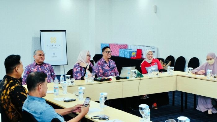 JNE menggelar JLC Member Gathering di Platinum Hotel Balikpapan, Pada Kamis (7/8/2025). Foto: HO/JNE Balikpapan