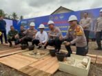 Kapolda Kaltim, Irjen Pol Endar Priantoro bersama Wali Kota Balikpapan H. Rahmad Mas'ud melakukan Ground Breaking SPPG di wilayah Balikpapan Timur, pada Rabu (6/8/2025). Foto: BorneoFlash/Niken Sulastri