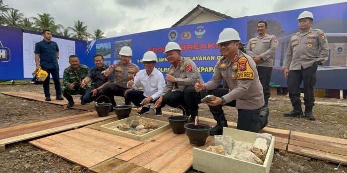 Kapolda Kaltim, Irjen Pol Endar Priantoro bersama Wali Kota Balikpapan H. Rahmad Mas'ud melakukan Ground Breaking SPPG di wilayah Balikpapan Timur, pada Rabu (6/8/2025). Foto: BorneoFlash/Niken Sulastri