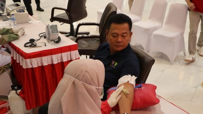 Kapolda Kaltim Irjen Pol Endar Priantoro, S.H., S.I.K., C.F.E., M.H., Saat mengecek Kesehatan Berkala di Gedung Mahakam Polda Kaltim, pada Jumat (15/8/2025). Foto: HO/Humas Polda Kaltim