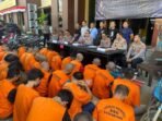 Kapolresta Samarinda Kombes Pol Hendri Umar saat konferensi pers, pada Selasa (5/8/2025). Foto: BorneoFlash/Nur Ainunnisa