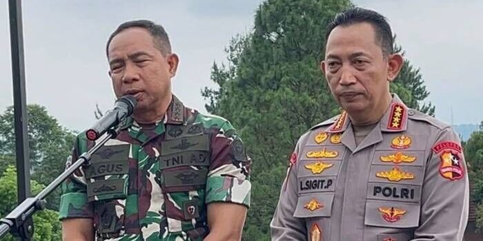 Kapolri Jenderal Polisi Listyo Sigit Prabowo dan Panglima TNI Jenderal Agus Subiyanto di Kopi Koneng, Bojongkoneng, Kabupaten Bogor, Jawa Barat, Sabtu (30/8/2025). FOTO : ANTARA/M Fikri Setiawan.