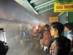 Kebakaran yang terjadi di Pasar Segiri Samarinda, pada Minggu malam (10/8/2025). Foto: BorneoFlasher/Nur Ainunnisa