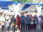 Kepala DKP Kaltim, Irhan Hukmaidy Bersama Pelaku UMKM Sektor Pertanian. Foto: BorneoFlash/Nur Ainunnisa