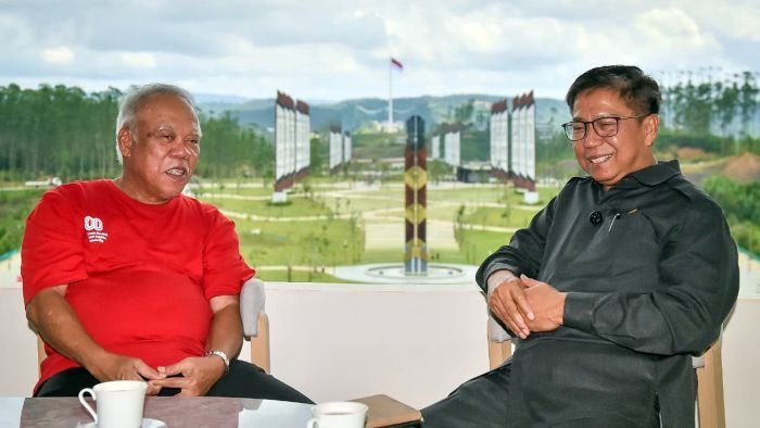 Kepala Otorita IKN (Basuki Hadimuljono) dan Wakil Ketua Komnas HAM (Prabowo Wibowo Mukti) berbincang hangat dalam pertemuannya di Kantor Otorita Ibu Kota Nusantara. Foto: HO/Humas Otorita IKN