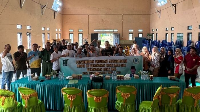 Ketua DPRD Paser H. Hendra Wahyudi saat melakukan reses di dua Desa yang berada di Kecamatan Long Kali. Foto: BorneoFlash/IST