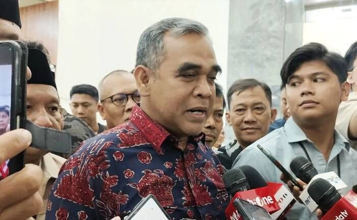 Ketua MPR RI Ahmad Muzani berbicara dengan awak media di Gedung MPR RI, Jakarta, Minggu (3/8/2025). FOTO: ANTARA/Nadia Putri Rahmani.