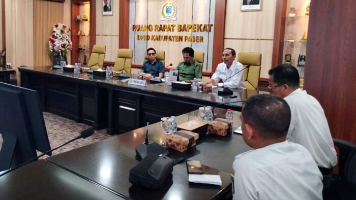 Komisi I DPRD Paser menggelar Rapat Kerja bersama pihak terkait, membahas kesiapan lokasi pelaksanaan MTQ pada Rabu (13/8/2025). Foto: BorneoFlash/IST