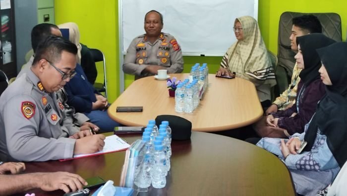 Kunjungan koordinasi yang dilakukan Wakapolresta Balikpapan AKBP Hendrik EB, SH, SIK, bersama jajaran ke Kantor UPTD PPA DP3AKB Kota Balikpapan, pada Jumat (15/8/2025). Foto: HO/Humas Polresta Balikpapan