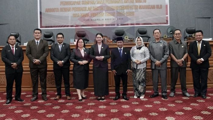 Lut Minal Abidin resmi dilantik sebagai Anggota DPRD Pengganti Antar Waktu (PAW) saat Rapat Paripurna DPRD Mahulu yang berlangsung di Ruang Rapat Sekretariat DPRD Lantai II, pada Senin (4/8/2025). Foto: HO/dprd.mahakamulukab