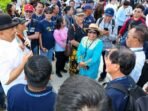 Maestro seni rupa dan arsitek nasional I Nyoman Nuarta (kiri, baju putih) , perancang Istana Garuda di Ibu Kota Nusantara (IKN) bersama perwakilan diaspora dari lima benua, pada Kamis (31/07/2025). Foto: HO/Humas Otorita IKN