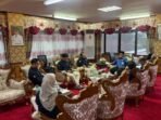 Manajemen RS Pertamina Panorama Balikpapan melakukan audiensi dengan Wakil Wali Kota Balikpapan, H. Bagus Susetyo di Ruang Kerja Wakil Wali Kota Balikpapan, pada Kamis (28/8/2025). Foto: BorneoFlash/Niken Sulastri