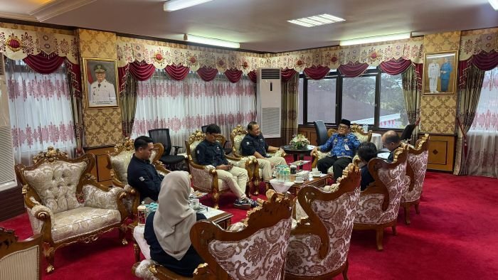 Manajemen RS Pertamina Panorama Balikpapan melakukan audiensi dengan Wakil Wali Kota Balikpapan, H. Bagus Susetyo di Ruang Kerja Wakil Wali Kota Balikpapan, pada Kamis (28/8/2025). Foto: BorneoFlash/Niken Sulastri