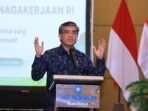 Menteri Ketenagakerjaan (Menaker) Yassierli saat menjadi narasumber dalam Dialog Terbuka Menuju Hubungan Industrial yang Proaktif dan Transformatif di Surabaya, Jawa Timur, Kamis (7/8/2025). FOTO : ANTARA/HO-Kemnaker RI