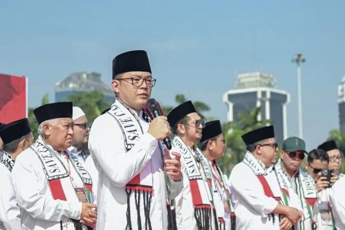 Menteri Luar Negeri (Menlu) RI Sugiono menyampaikan orasinya pada Aksi Bela Palestina di Monumen Nasional (Monas) Jakarta, Minggu (3/8/2025). FOTO: ANTARA/HO
