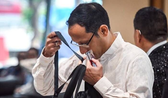 Mantan Menteri Pendidikan, Kebudayaan, Riset, dan Teknologi (Mendikbudristek) 2019–2024 Nadiem Makarim tiba untuk memenuhi panggilan pemeriksaan di Jampidsus, Kejaksaan Agung, Jakarta Selatan, Selasa (15/7/2025). Kejaksaan Agung melakukan pemeriksaan kedua terhadap Nadiem Makarim untuk menjadi saksi dalam kasus dugaan korupsi pengadaan sistem chromebook di Kemendikbudristek yang diketahui menghabiskan anggaran Rp9,9 triliun. ANTARA FOTO/Sulthony Hasanuddin/nz.