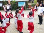 Otorita IKN menginisiasi Hi5 Club, sebuah program pembudayaan bahasa Inggris yang dilaksanakan setiap Jumat untuk melatih percakapan, memperkaya kosakata, dan meningkatkan kepercayaan diri menggunakan bahasa Inggris. Foto: HO/Humas Otorita IKN