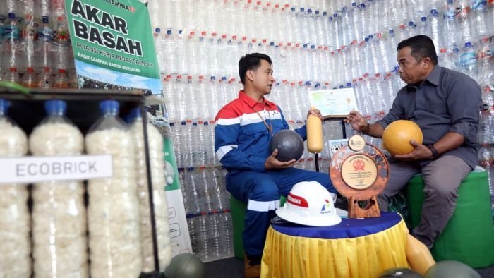 PHI mengimplementasikan berbagai strategi untuk mendukung pelestarian lingkungan, salah satunya adalah pengelolaan limbah program Akar Basah (Aliansi Kerja Bebas Sampah). Foto: HO/PHI