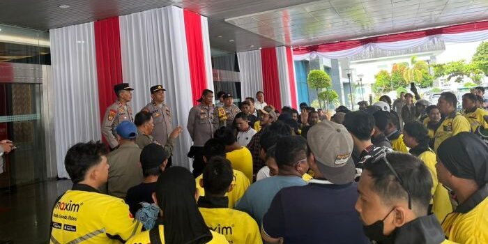 Demo di Kantor Gubernur, Pengemudi Maxim Minta Kantor Operasional Diaktifkan Lagi