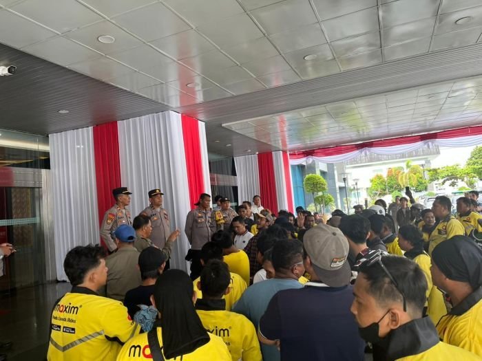 Demo di Kantor Gubernur, Pengemudi Maxim Minta Kantor Operasional Diaktifkan Lagi