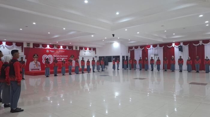 Pengukuhan DPPI Kota Balikpapan dirangkai dengan pembukaan pemusatan pelatihan Pasukan Pengibar Bendera Pusaka (Paskibraka) Kota Balikpapan Tahun 2025, di Auditorium Balai Kota, pada Selasa (5/8/2025). Foto: BorneoFlash/Niken Sulastri